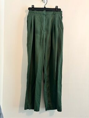Green Pleated Women’s Trousers